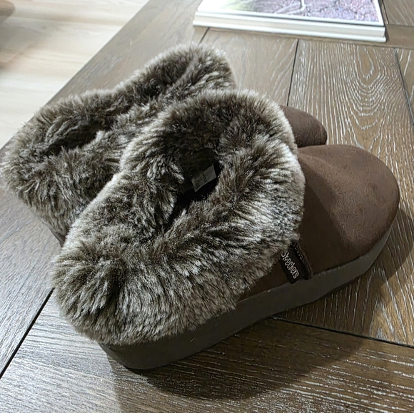 Skechers Tone Ups Suede Faux Fur Lined Clogs, Women's Size 9 - Picture 2 of 12